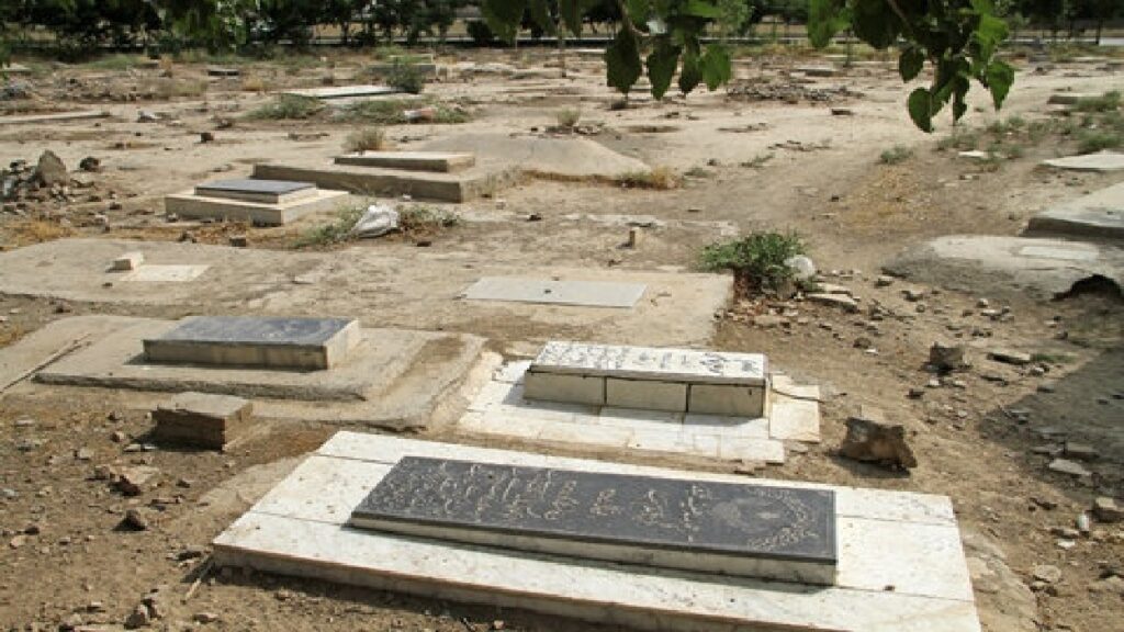 «قبرستان‌سازی» در حریم جاده ممنوع؛ برخورد قانونی با متخلفان در لرستان