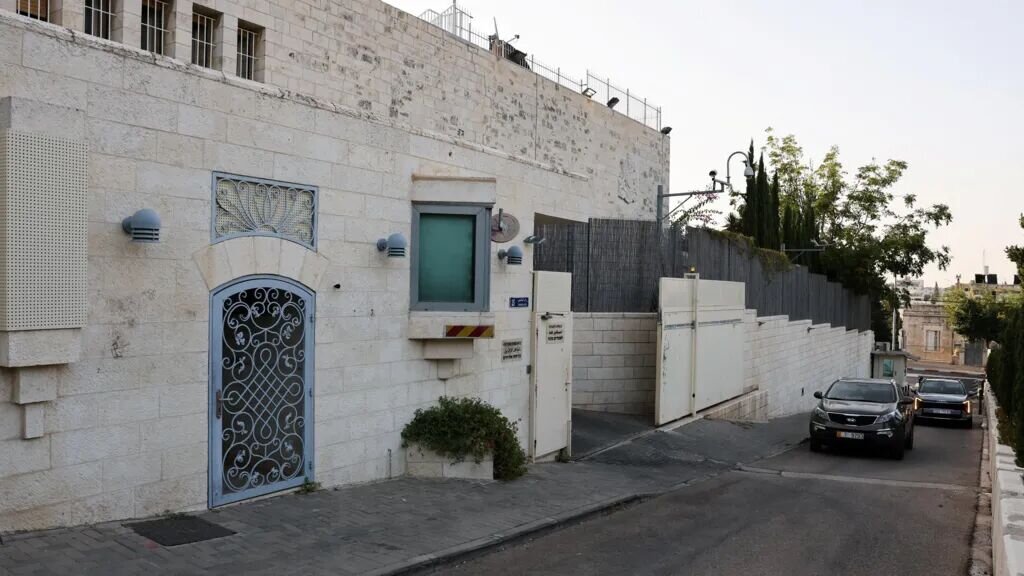 وزیر خارجه اسرائیل: کنسولگری انگلیس در بیت‌المقدس تعطیل شد/ ۲۰ دیپلمات در اسرائیل را ترک خواهند کرد