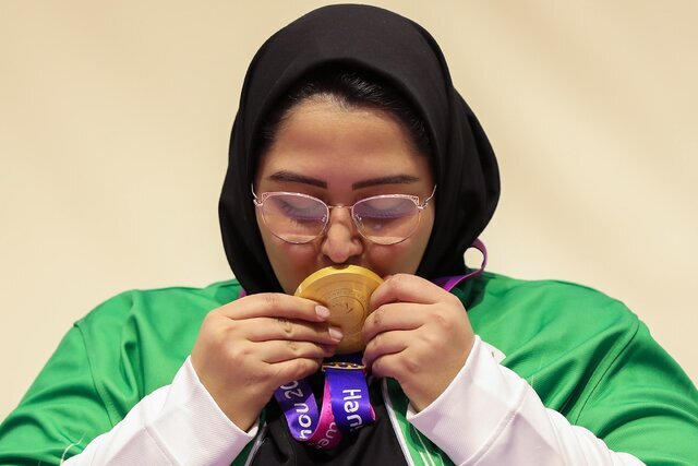 فائزه احمدی قهرمان پاراتیراندازی ناگویا شد/ ساره جوانمردی نقره گرفت