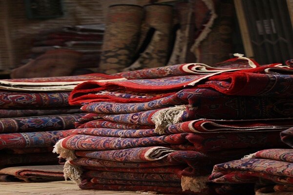 اهدای سه تخته قالی دست‌باف بانوان کریم‌آباد بهاباد به عتبات عالیات