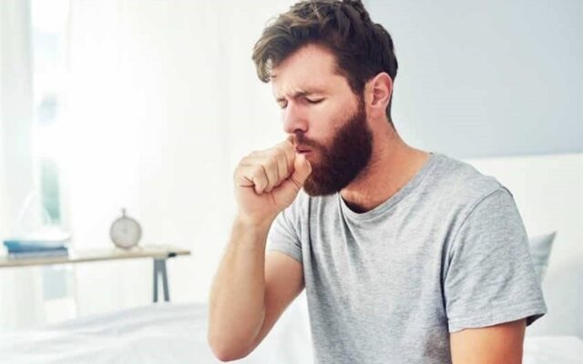 آداب صحیح سرفه کردن/ چگونه از انتقال بیماری به دیگران جلوگیری کنیم؟