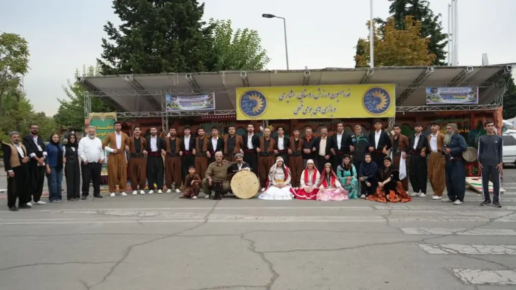 استقبال پرشور مردم از غرفه ورزش روستایی و عشایری؛ بازدید معاون رئیس‌جمهور از بازی‌های اصیل ایرانی