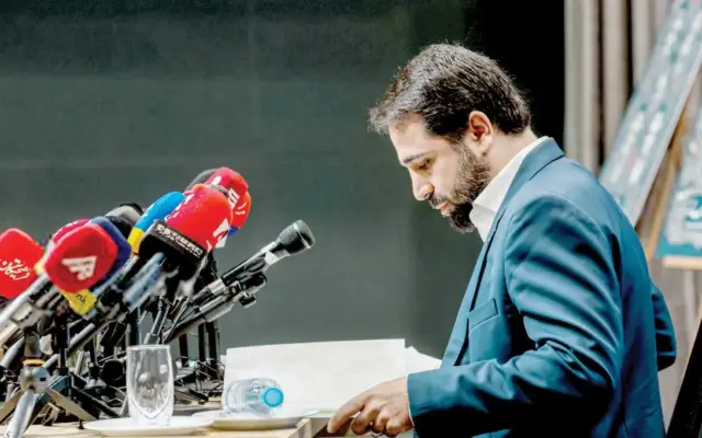 مردِ پشت درهای بسته محدودیت اینترنت
