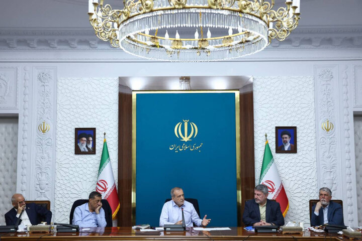 پزشکیان: از واردات بنزین بی‌نیاز شدیم/ افزایش ۵۰۰ هزار تومانی رقم کالابرگ الکترونیک حتماً اجرا خواهد شد