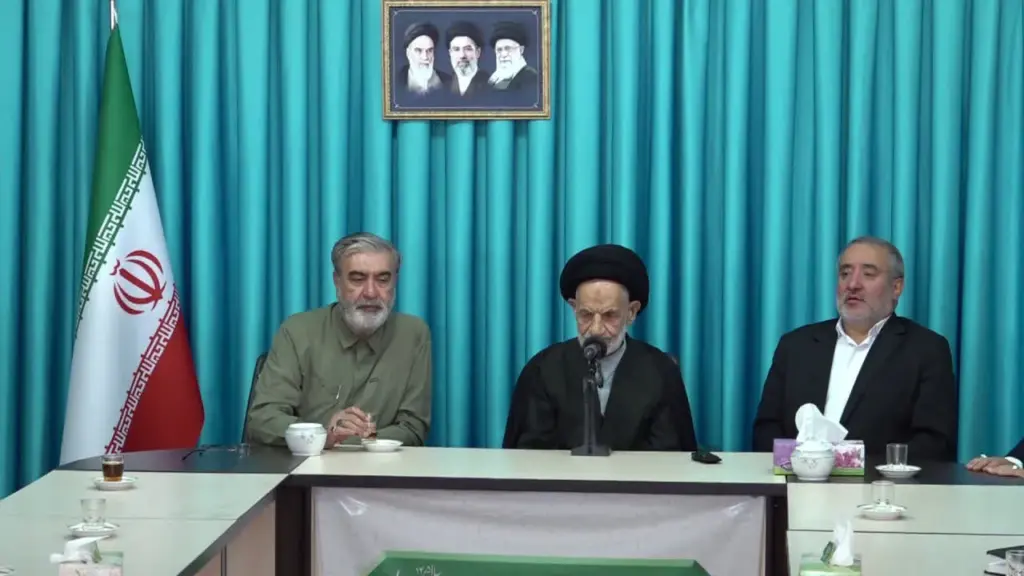 نظام جمهوری اسلامی با وجود هجمهها و دشمنیها همچنان به مسیر خود ادامه میدهد