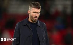 Boos, anguish & fading belief -'worrying day' for under-pressure Carrick