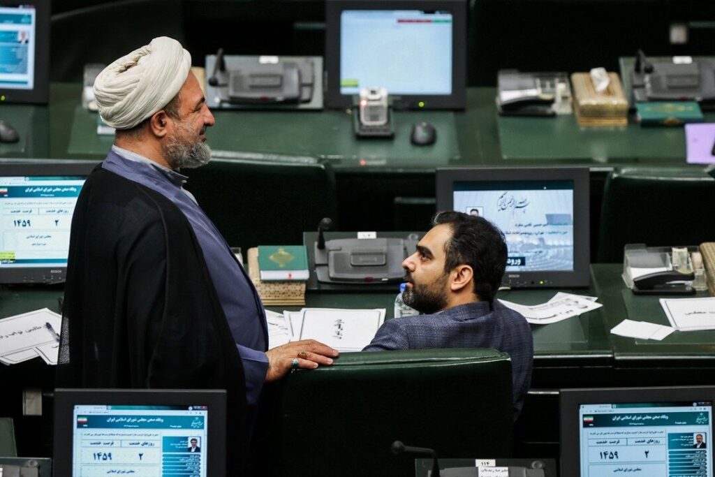 آیا رسایی مشمول قانون غیبت غیرموجه در مجلس می‌شود؟/ ادامه کار نماینده زندانی در هاله‌ای از ابهام/ رفقا به کمک می‌آیند؟