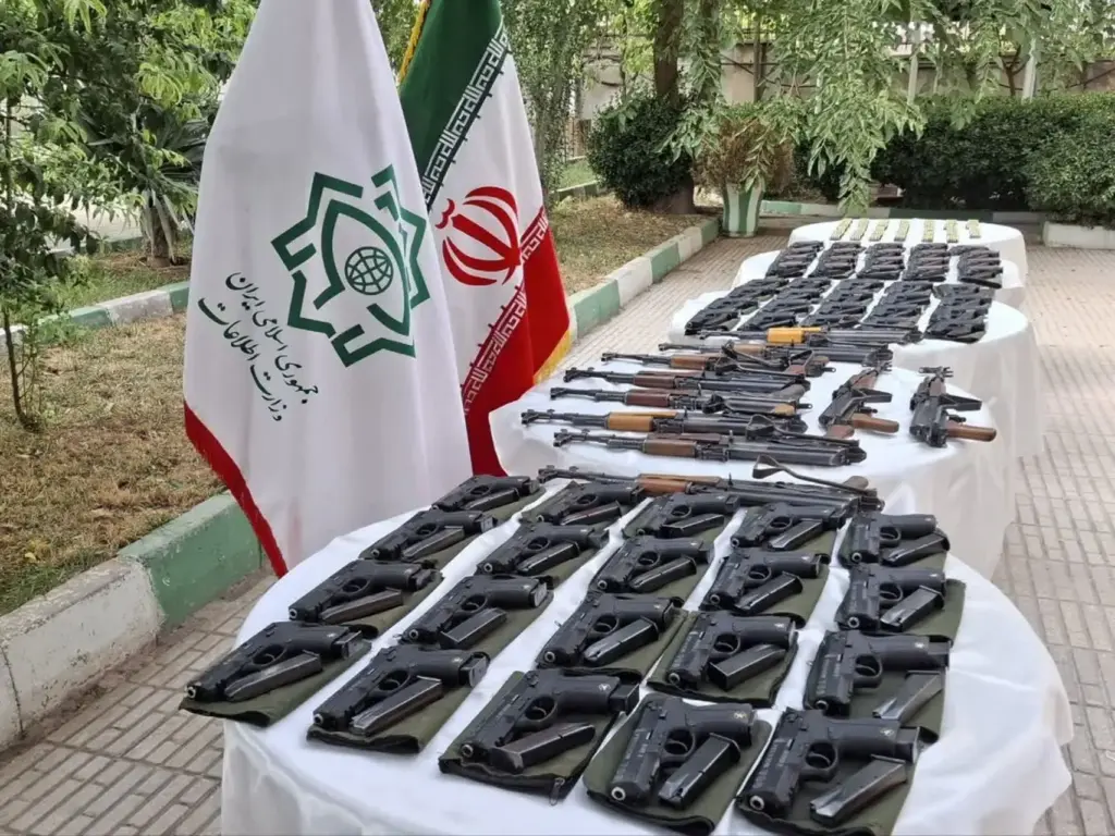 بازداشت ۲ عضو تیم قاچاق سلاح جنگی از اقلیم کردستان برای عملیات‌های تروریستی و ضبط ۱۰۹ قبضه سلاح جنگی