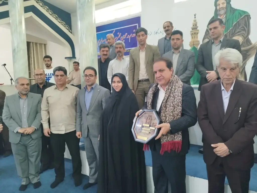 تجلیل فدراسیون ورزش‌های زورخانه‌ای از استاندار ایلام در نخستین جشنواره ملی مرشدان ایران‌زمین