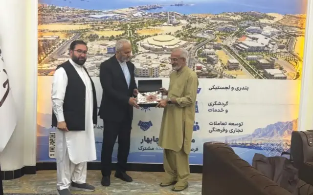 بازدید سفیر ایران در افغانستان از غرفه منطقه آزاد چابهار در نمایشگاه کابل