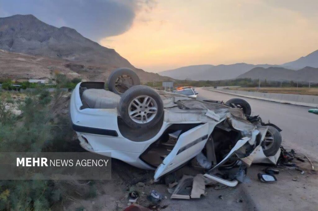واژگونی پژو پارس در محور دامغان- فولاد محله؛ یک نفر جان باخت