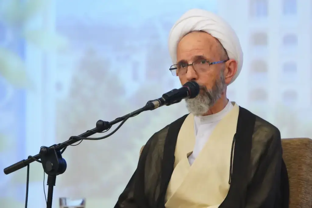 نباید حل مشکلات را صرفاً در مذاکره و همراهی با قدرت‌های بزرگ جست‌وجو کرد