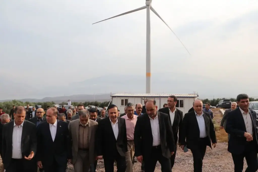 بازدید وزیر جهاد کشاورزی از واحد تولید زیتون و کشت و صنعت خندان در طارم