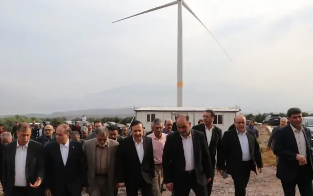 بازدید وزیر جهاد کشاورزی از واحد تولید زیتون و کشت و صنعت خندان در طارم