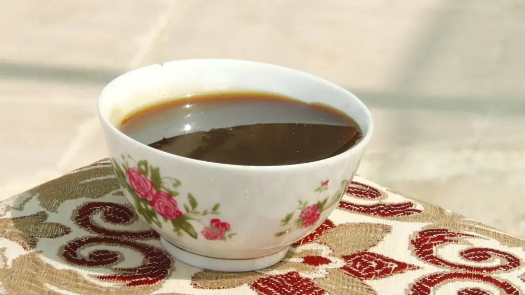 آغاز فرایند ثبت ملی شیره انگور تیران در غرب اصفهان
