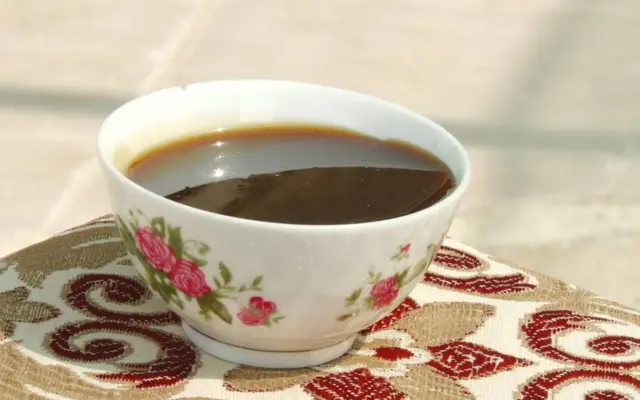 آغاز فرایند ثبت ملی شیره انگور تیران در غرب اصفهان