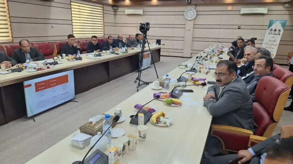شهردار الوند: ایجاد مرکز گل و گیاه و تولید آب معدنی، راهکاری برای درآمد پایدار شهرداری‌هاست
