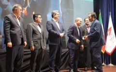 تندیس برتر کنفرانس نیروگاه‌های خورشیدی به قزوین رسید