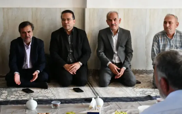 دیدار نماینده استاندار گلستان با خانواده جان‌باخته سیل در کرند