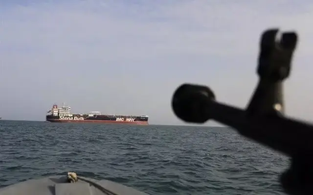 انفجار ابرنفتکش اماراتی در تنگه هرمز