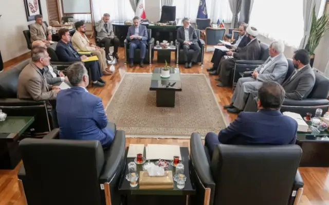 تأکید وزیر فرهنگ بر توسعه زیرساختهای فرهنگی «فیروزه»/ از نشان «روز ملی فیروزه» رونمایی شد