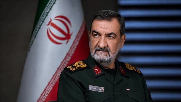 سرلشکر رضایی: آمریکا جلب اعتماد کند تا مذاکره کنیم