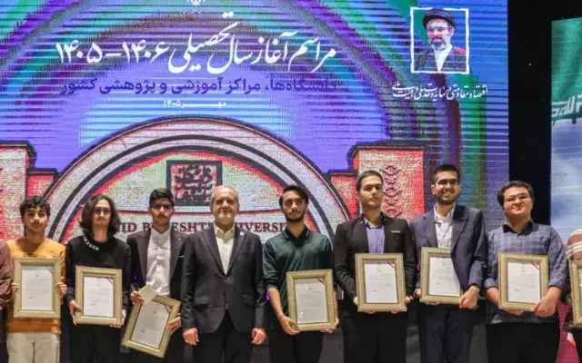 تجلیل پزشکیان از رتبه‌های برتر کنکور ۱۴۰۵ + عکس یادگاری