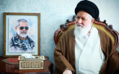دیدار صمیمانه آیت‌الله علم‌الهدی با خانواده سردار شهید حسین ظریفی
