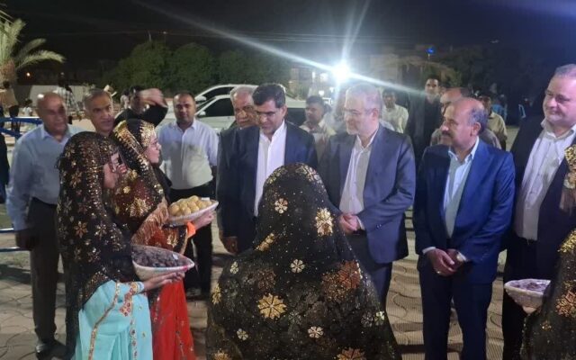 رئیس فراکسیون کشاورزی مجلس از جشنوارههای لیموترش و خرما رودان بازدید کرد