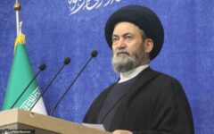 امام جمعه اردبیل: امارات مرکز توطئه علیه کشورهای عربی و اسلامی است/ بن زاید عقل مدیریت این توطئه‌ها را ندارد