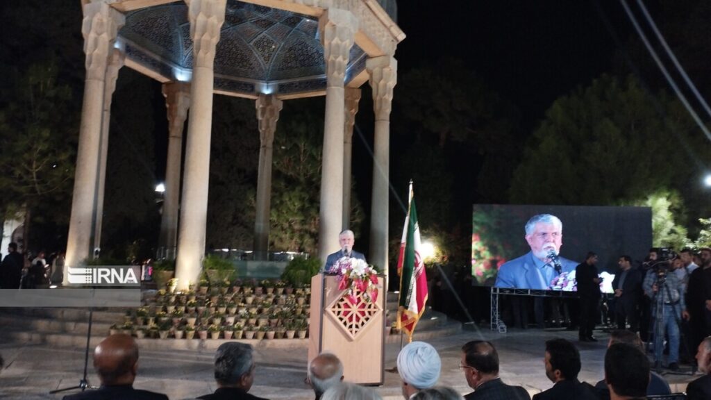 وزیر فرهنگ و ارشاد اسلامی در مراسم یادروز حافظ گفت : باید حق حافظ بر زبان فارسی را بشناسیم