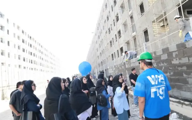 بازدید جمعی از دانشجویان از پروژه‌های نهضت ملی مسکن در مهرگان