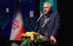 ضرغامی: اتصال تولیدات هنرمندان اصفهان به بازار تقویت می‌شود