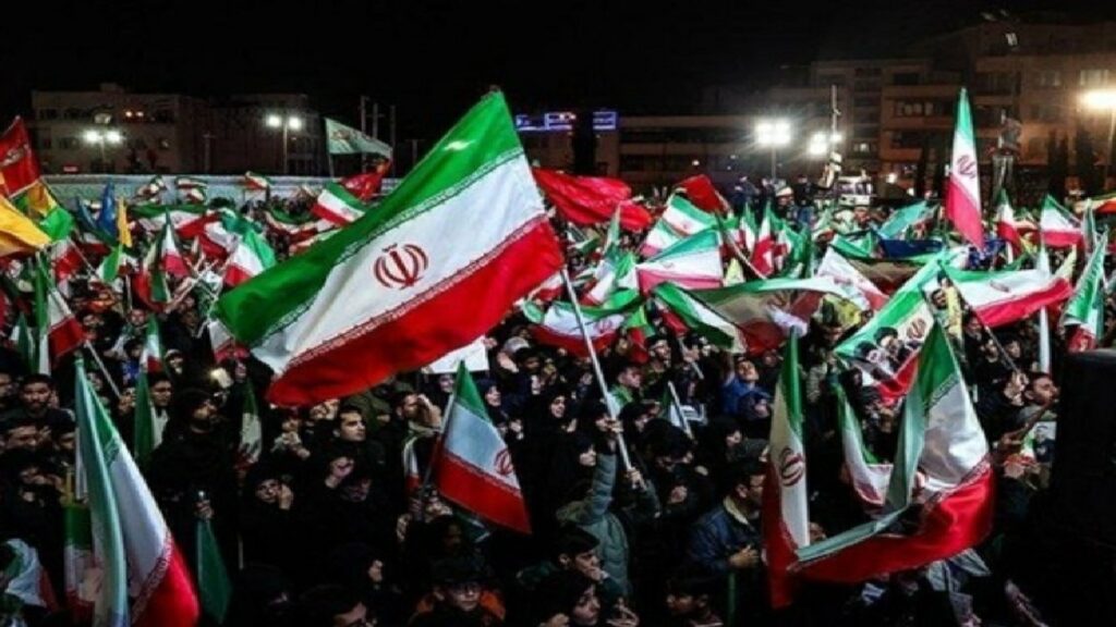 یزدی‌ها با حضور در میادین روایتی از جنس حماسه و ایستادگی را ترجمه کردند+فیلم