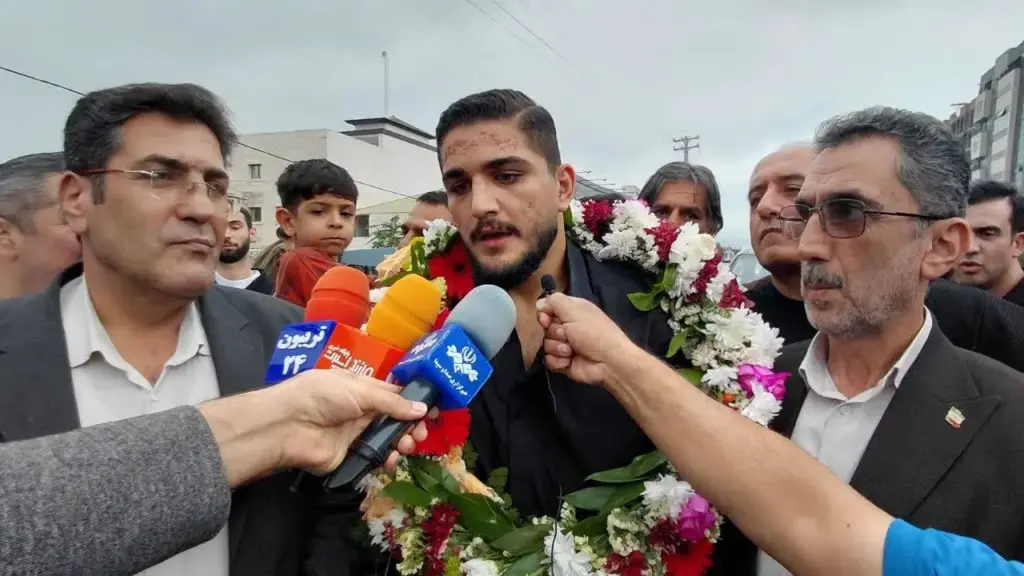 قهرمان آملی کشتی آزاد جهان در زادگاهش مورد استقبال قرار گرفت
