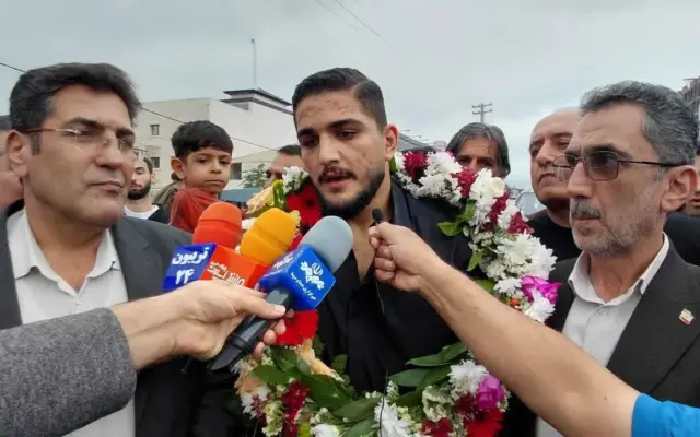 قهرمان آملی کشتی آزاد جهان در زادگاهش مورد استقبال قرار گرفت