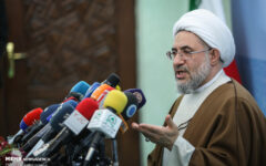 آیت‌الله اراکی: نمی‌توان از حمایت مظلومان گفت و در جشن ظالمان شرکت کرد