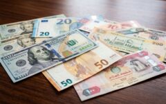 چرخش در بازار ارز؛ حواله دلار پیشتاز بازدهی شد، درهم در قعر جدول ایستاد | پیش بینی قیمت دلار در هفته آخر مهر 1405