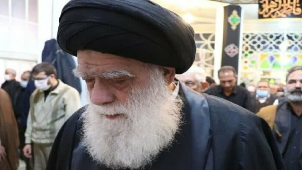 بدرقه باشکوه آیت‌الله حیدری بر دستان مردم دارالعباده+فیلم