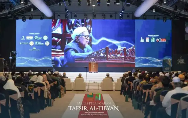 رونمایی از مجموعه ۱۵ جلدی تفسیر «التبیان» در بزرگداشت شیخ عبدالهادی آونگ