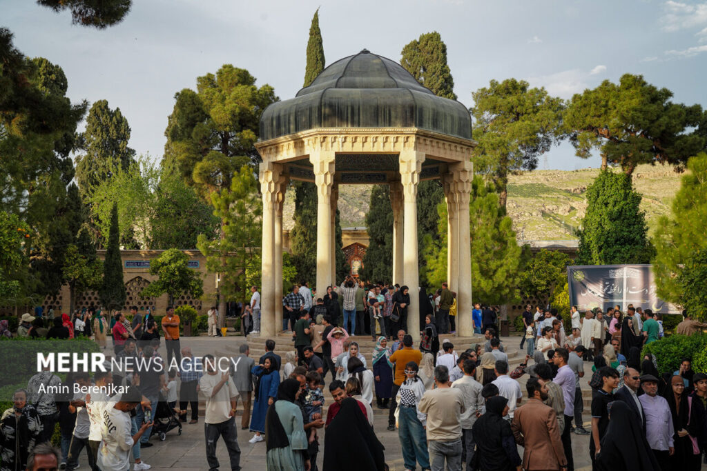 بازدید ۲ روزه رایگان از حافظیه شیراز به مناسبت یادروز حافظ