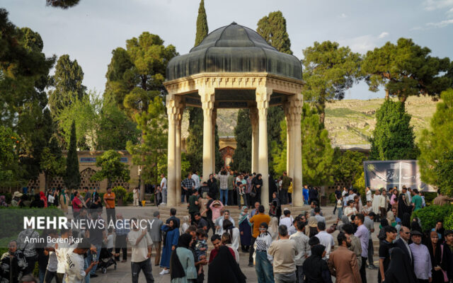 بازدید ۲ روزه رایگان از حافظیه شیراز به مناسبت یادروز حافظ