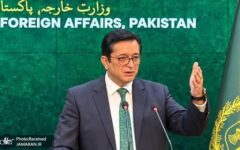سخنگوی وزارت خارجه پاکستان: مسئله خروج مواد هسته‌ای از ایران مرتبط با تهران و واشنگتن است/ در تماس نزدیک با ایران و آمریکا و خواستار خویشتنداری هستیم