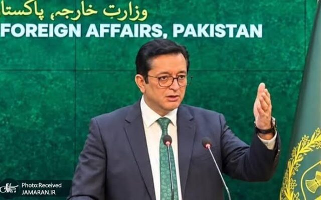 سخنگوی وزارت خارجه پاکستان: مسئله خروج مواد هستهای از ایران مرتبط با تهران و واشنگتن است/ در تماس نزدیک با ایران و آمریکا و خواستار خویشتنداری هستیم