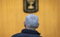 یسرائیل هیوم: نتانیاهو فقط به دنبال بقا در قدرت است