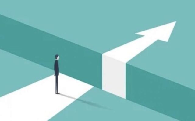 بحران به فروبستگی تخیل سیاسی و امکان قرارداد اجتماعی نوین منتهی می شود