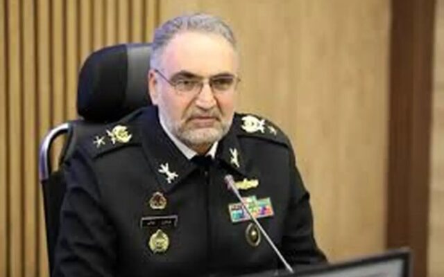 عقب‌نشینی ناوهای آمریکایی از مرزهای دریایی ایران به روایت دریادار بمانی؛ در مقایسه با دوران جنگ سوم بیشترین فاصله را گرفتند/ اگر بار دیگر خطا کنند...