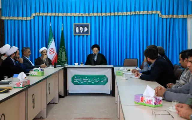 ریشه بسیاری از مشکلات کشور، ناآگاهی جامعه است