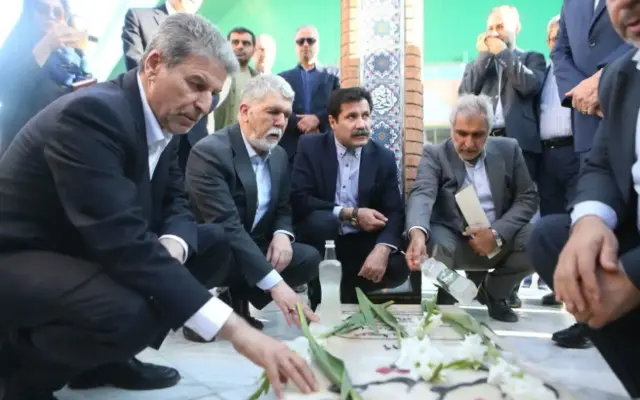ادای احترام معاون رئیس‌جمهور به شهدای بجنورد در آغاز سفر دو روزه به خراسان شمالی