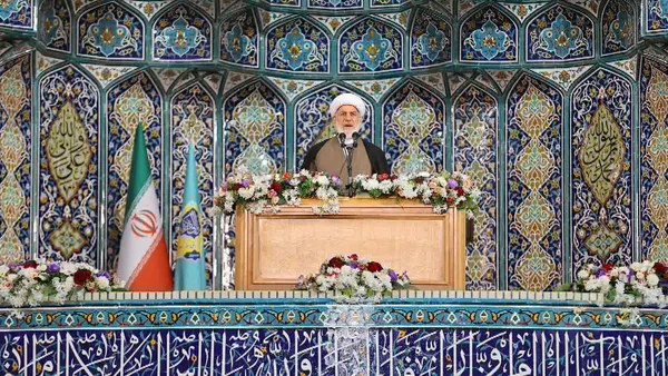 مسئولان باکو از تاریخ کشف حجاب رضاخان عبرت بگیرند